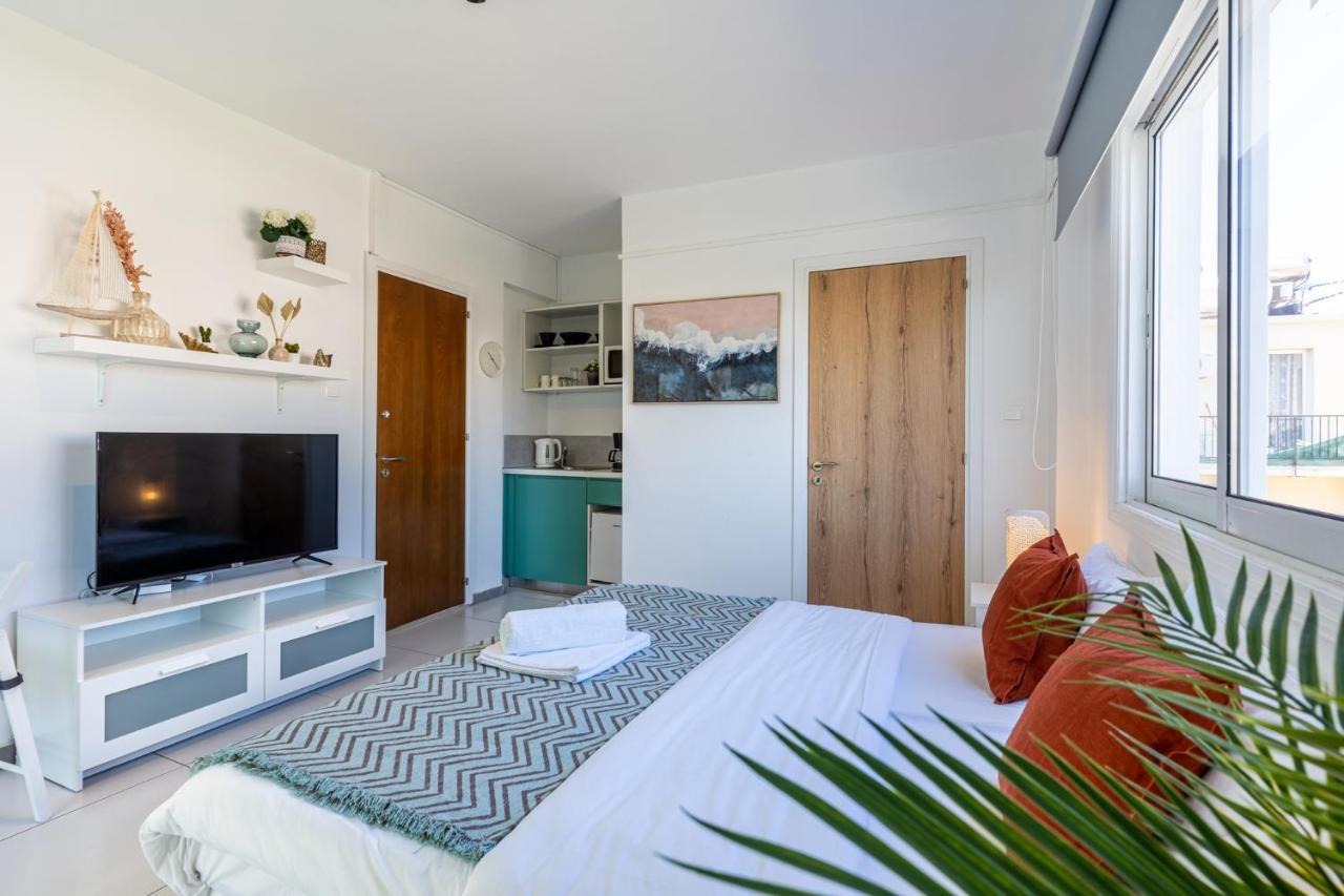 Sofia'S Cosy Studio In Larnaca Exterior photo